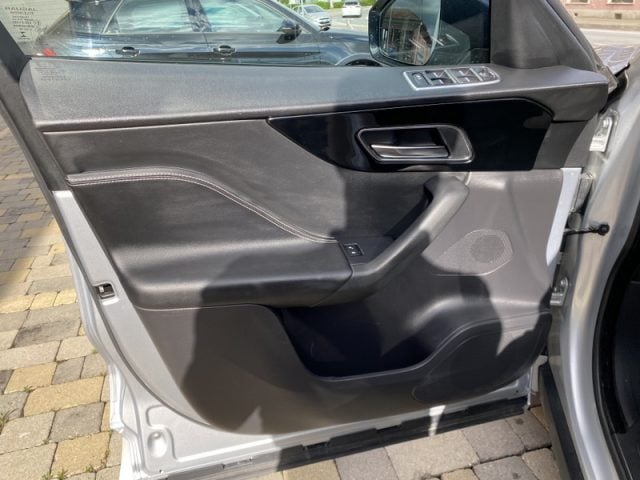 Jaguar F-Pace 2.0 D 240 CV AWD aut. R-Sport NAVI-CAM-LED-PANO-20, del 2019, 172.600 km, in vendita a Alba (CN)