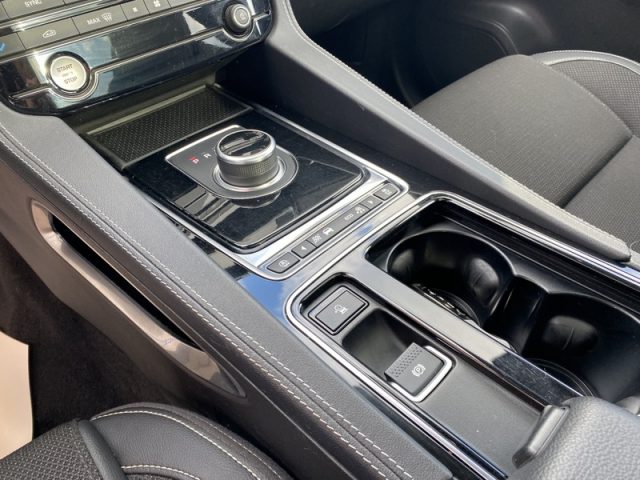 Jaguar F-Pace 2.0 D 240 CV AWD aut. R-Sport NAVI-CAM-LED-PANO-20, del 2019, 172.600 km, in vendita a Alba (CN)