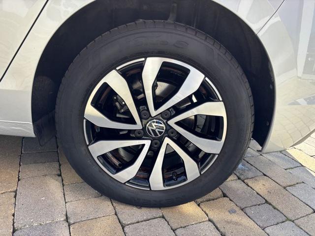 Volkswagen Golf 1.0 eTSI EVO DSG Active NAVI-LED-16", del 2022, 53.156 km, in vendita a Alba (CN)
