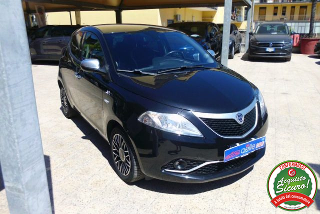 Lancia Ypsilon 1.2 69 CV 5 porte Gold, del 2017, 100.000 km, in vendita a Giarre (CT)