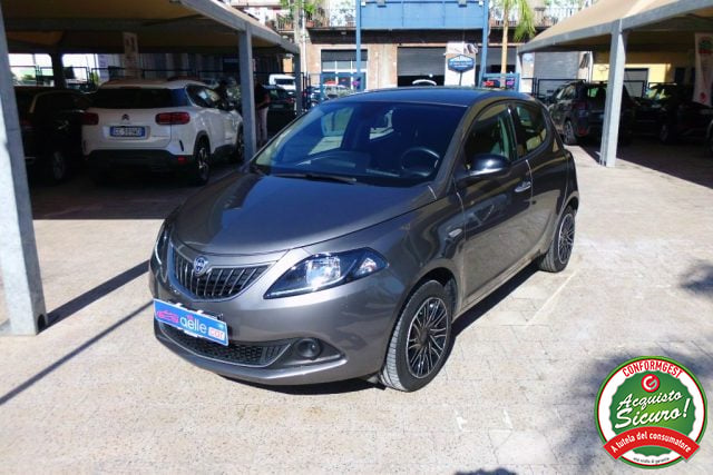 Lancia Ypsilon 1.0 FireFly 5 porte S&S Hybrid Gold - foto 3 di 4