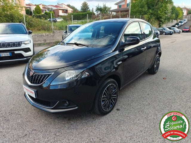 Lancia Ypsilon 1.0 FireFly 5 porte S&S Hybrid Gold - foto 2 di 4