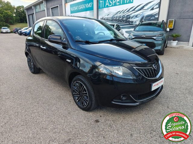 Lancia Ypsilon 1.0 FireFly 5 porte S&S Hybrid Gold - foto 3 di 4