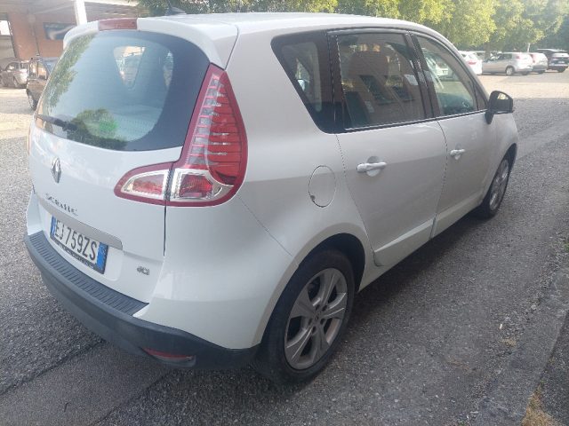 Renault Scenic X-Mod 1.5 dCi 110CV Luxe, del 2011, 200.000 km, in vendita a Bagnolo In Piano (RE)
