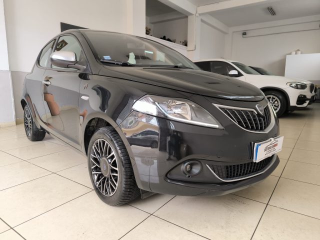 Lancia Ypsilon 1.0 FireFly 5 porte S&S Hybrid Alberta Ferretti - foto 2 di 4
