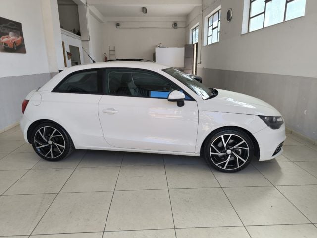 Audi A1 1.6 TDI 105 CV Ambition, del 2010, 189.000 km, in vendita a Nicosia (EN)