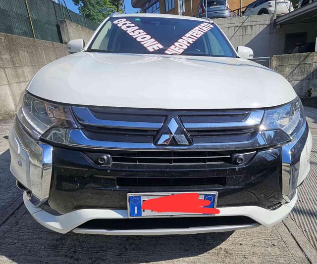 Mitsubishi Outlander 2.0 MIVEC 4WD PHEV Instyle GANCIO TRAINO - foto 3 di 4
