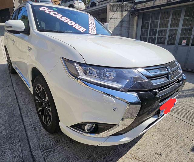 Mitsubishi Outlander 2.0 MIVEC 4WD PHEV Instyle GANCIO TRAINO - foto 2 di 4