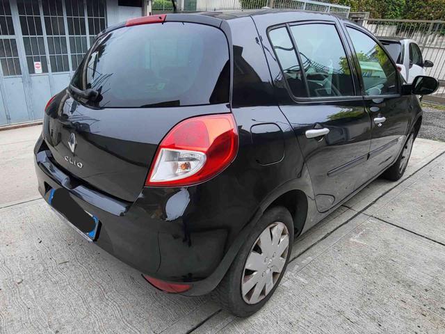 Renault Clio 1.2 16V 5 porte Dynamique, del 2011, 124.000 km, in vendita a Como (CO)