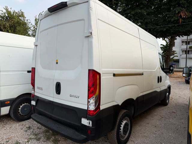 Iveco Daily 35S12V 2.3 HPT PM-SL-TA Furgone - foto 4 di 4