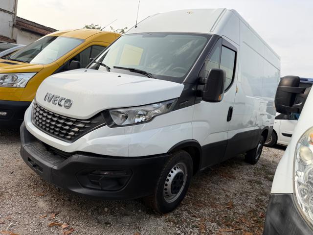 Iveco Daily 35S12V 2.3 HPT PM-SL-TA Furgone usato a PIACENZA