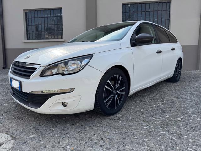 Peugeot 308 1.6 HDi 92 CV SW Business, del 2015, 299.999 km, in vendita a Piacenza (PC)