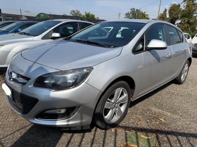 Opel Astra DIESEL CDTI 110 CV S&S, del 2013, 199.999 km, in vendita a Piacenza (PC)