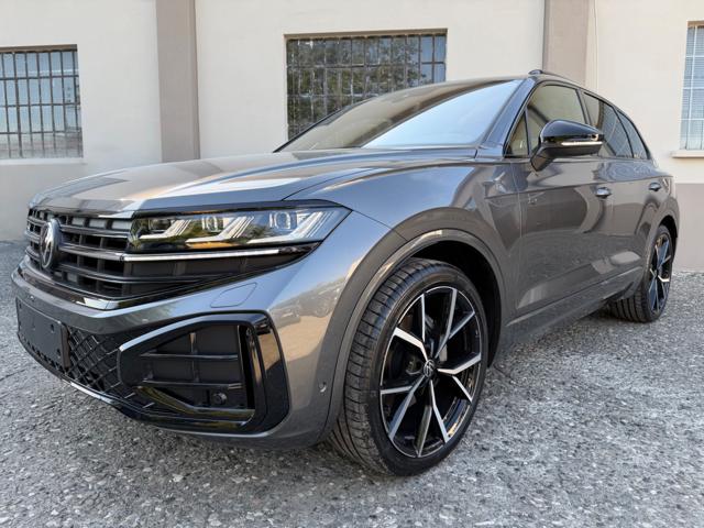 Volkswagen Touareg 3.0 V6 TDI 286 CV SCR R-Line Final Edition, del 2026, 100 km, in vendita a Piacenza (PC)
