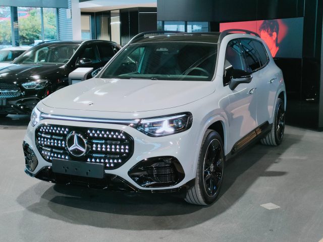 Mercedes-Benz GLB 250 + con tecnologia EQ nuovo a MOSCIANO SANT ANGELO