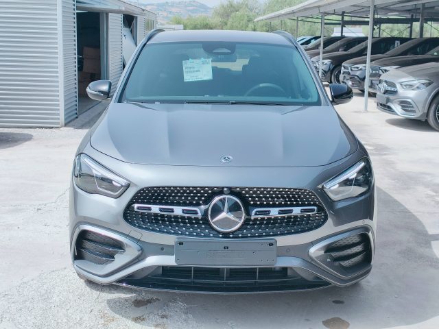 Mercedes-Benz GLA 200 d - foto 2 di 4