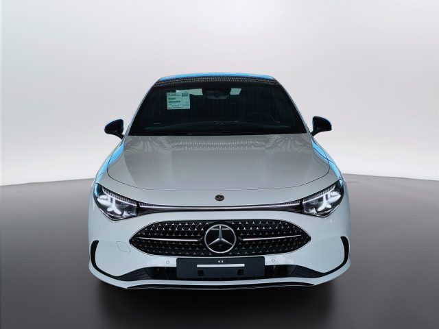 Mercedes-Benz CLA 180 - foto 2 di 4
