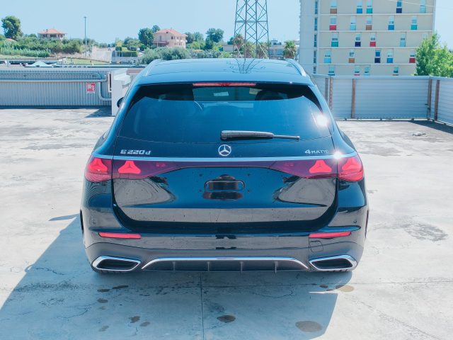 Mercedes-Benz E 220 d 4MATIC Station Wagon - foto 4 di 4