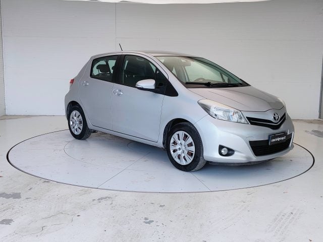 Toyota Yaris III 2011 - 5p 1.0 - foto 3 di 4