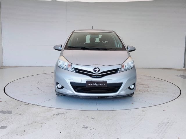 Toyota Yaris III 2011 - 5p 1.0 - foto 2 di 4
