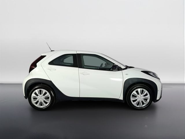 Toyota Aygo X - 1.0 Active 72cv s-cvt - foto 3 di 4