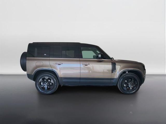 Land Rover Defender VII 2020 110 - 110 3.0d i6 mhev SE awd 200cv aut - foto 4 di 4