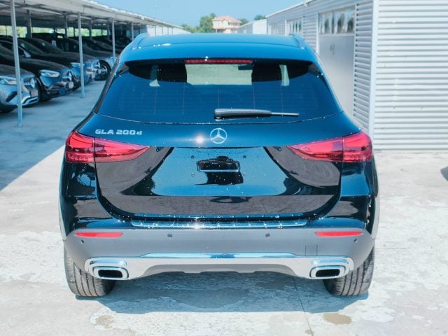 Mercedes-Benz GLA 200 d - foto 4 di 12
