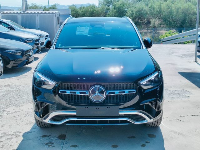 Mercedes-Benz GLA 200 d - foto 2 di 12