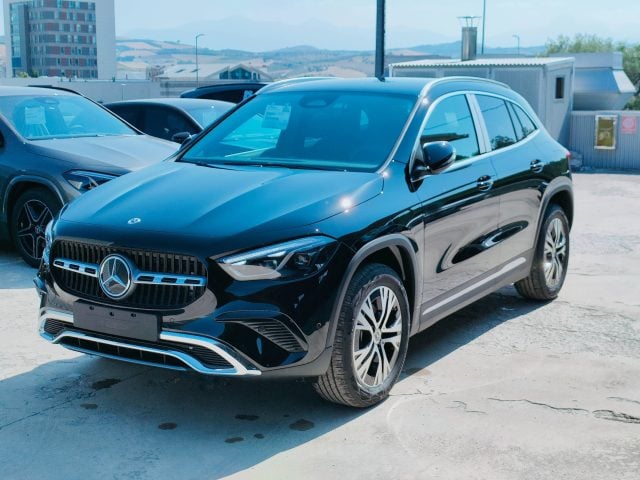 Mercedes-Benz GLA 180, in vendita a Mosciano Sant Angelo (TE)