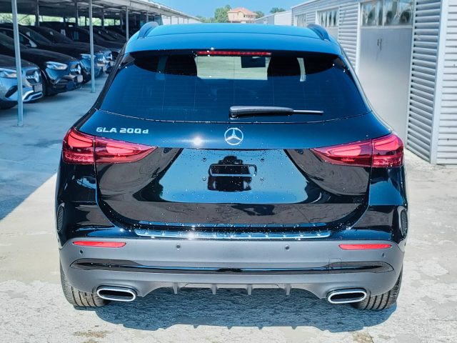 Mercedes-Benz GLA 200 d - foto 4 di 14