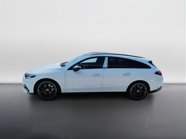 Mercedes-Benz CLA 200 Shooting Brake - foto 3 di 4
