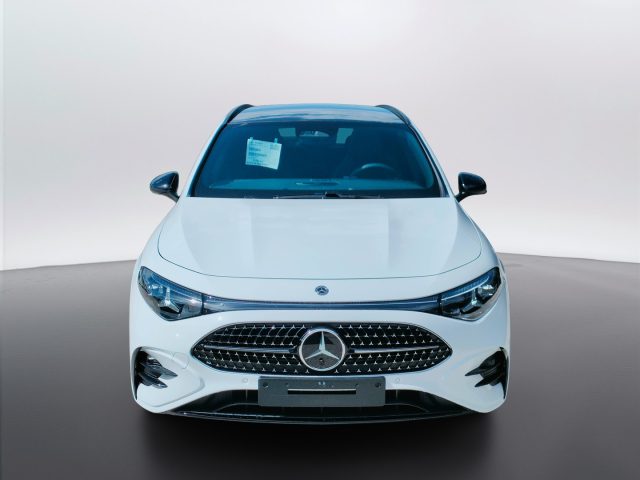 Mercedes-Benz CLA 200 Shooting Brake - foto 2 di 4