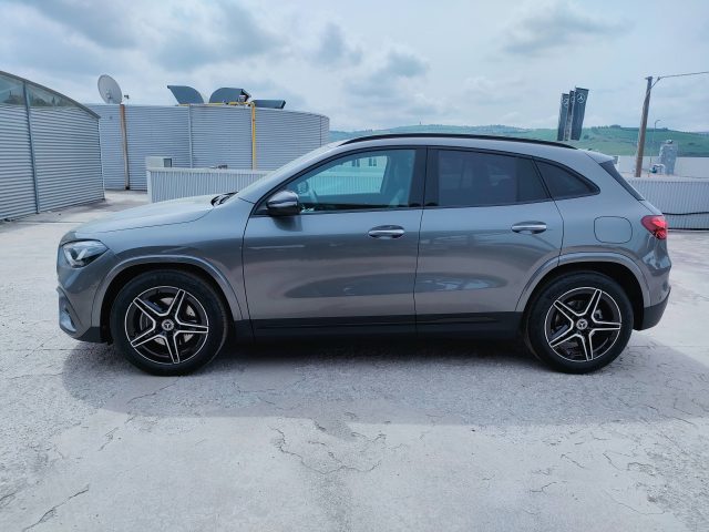 Mercedes-Benz GLA 180 - foto 3 di 4