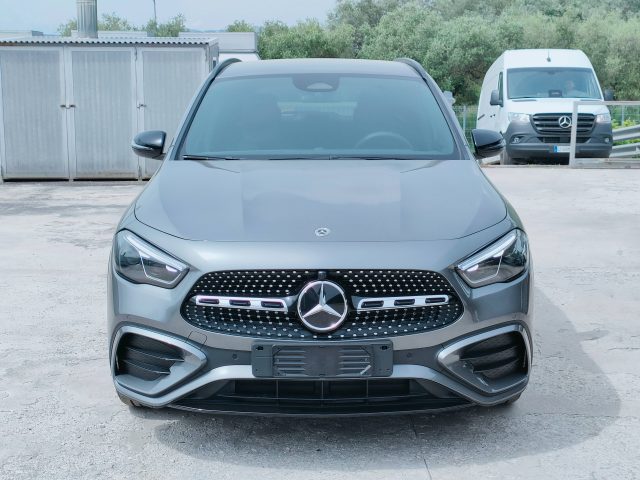 Mercedes-Benz GLA 180 - foto 2 di 4