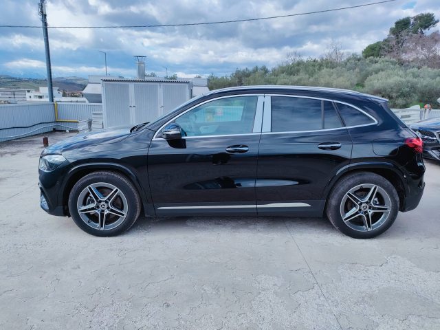 Mercedes-Benz GLA 180 d - foto 3 di 12