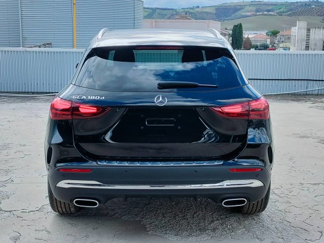 Mercedes-Benz GLA 180 d - foto 4 di 12