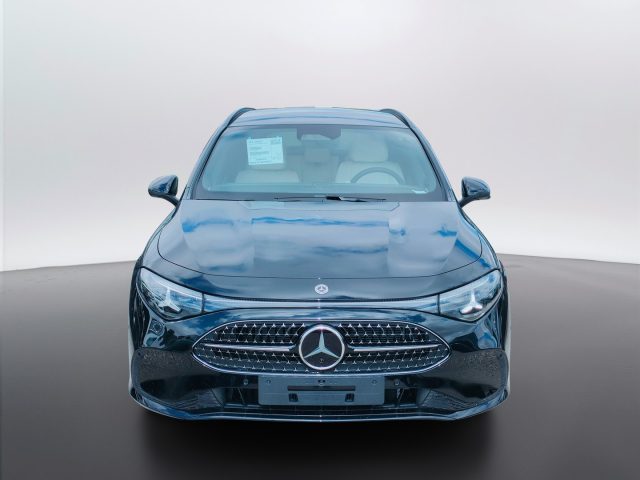 Mercedes-Benz CLA 200 Shooting Brake - foto 2 di 4