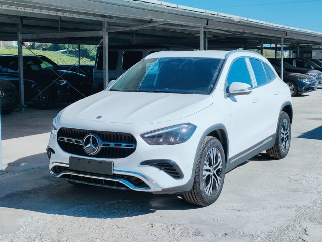 Mercedes-Benz GLA 200 d - foto 1 di 4