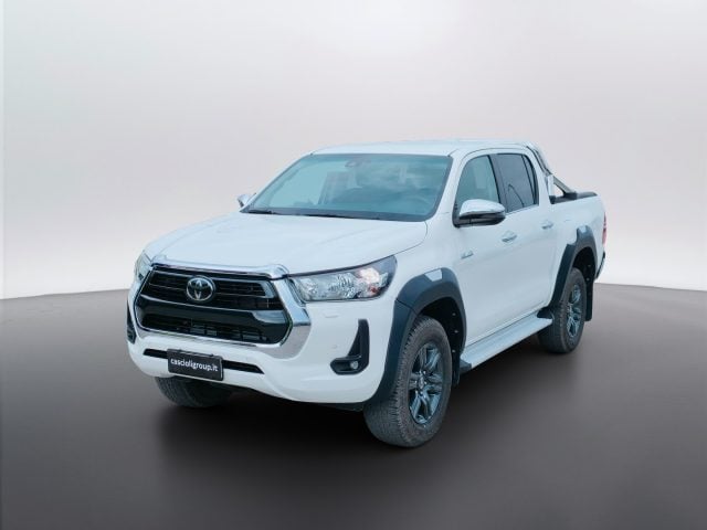 Toyota Hilux IV 2021 - 2.8 d double cab Lounge 4wd, del 2023, 40.710 km, in vendita a Mosciano Sant Angelo (TE)