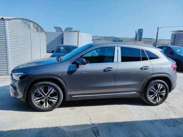 Mercedes-Benz GLA 200 d - foto 3 di 4