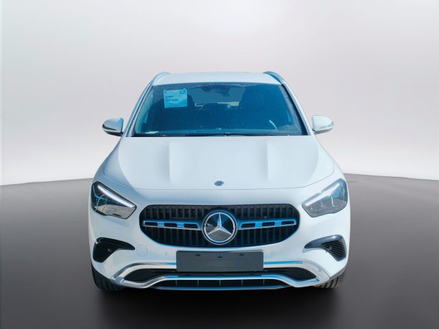 Mercedes-Benz GLA 180 - foto 2 di 4