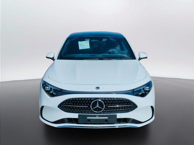 Mercedes-Benz CLA 180 - foto 2 di 4