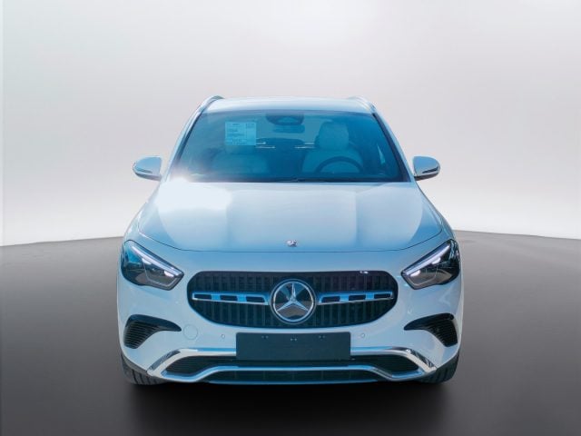 Mercedes-Benz GLA 180 - foto 2 di 4