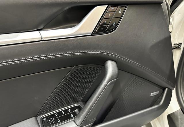 Porsche 992 911 Carrera 4S Cabriolet - foto 3 di 4