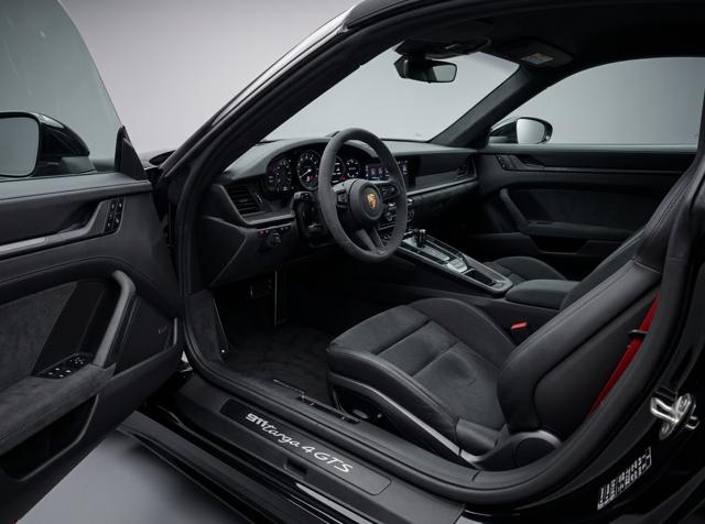 Porsche 992 911 Targa 4 GTS - foto 3 di 4