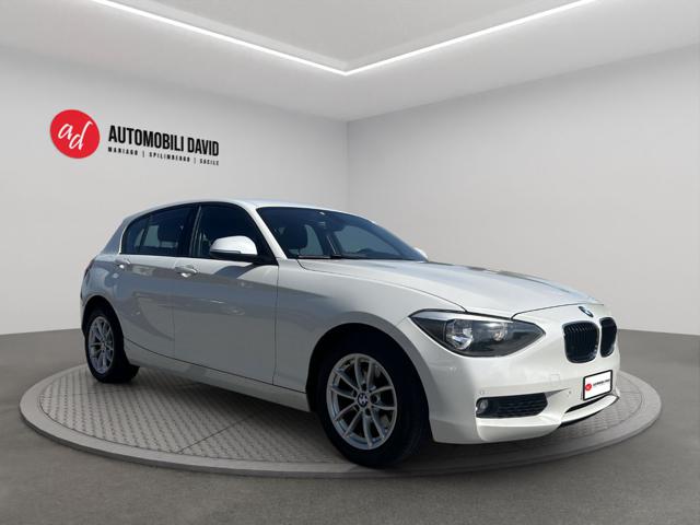 BMW 118 i 5p. Unique BIANCO PERLA - foto 3 di 4