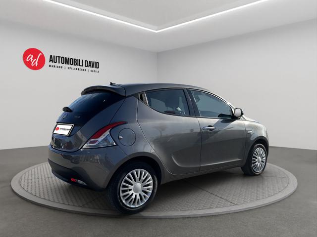 Lancia Ypsilon 1.0 FireFly 5 porte S&S Hybrid Silver - foto 4 di 4