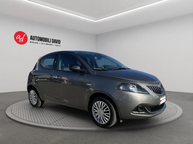 Lancia Ypsilon 1.0 FireFly 5 porte S&S Hybrid Silver - foto 2 di 4