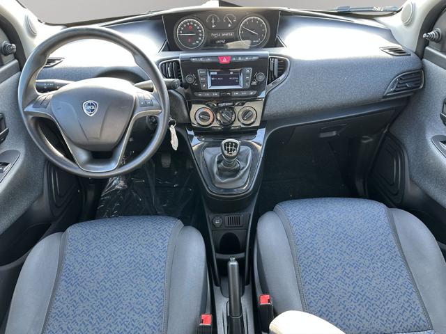 Lancia Ypsilon 1.0 FireFly 5 porte S&S Hybrid Silver, del 2022, 93.000 km, in vendita a Maniago (PN)