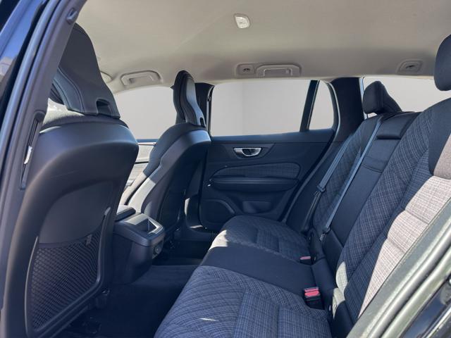 Volvo V60 B4 (d) automatico Essential, del 2023, 89.000 km, in vendita a Maniago (PN)